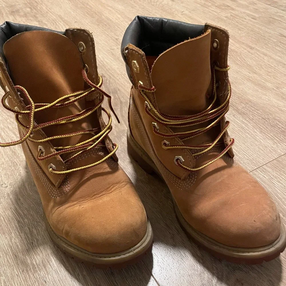 Women's Timberland® Premium 6-Inch Waterproof Boot Size 7 - Picture 2 of 8